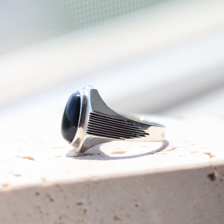 Classic Noir Antique Yemeni Aqeeq Sterling Silver Ring