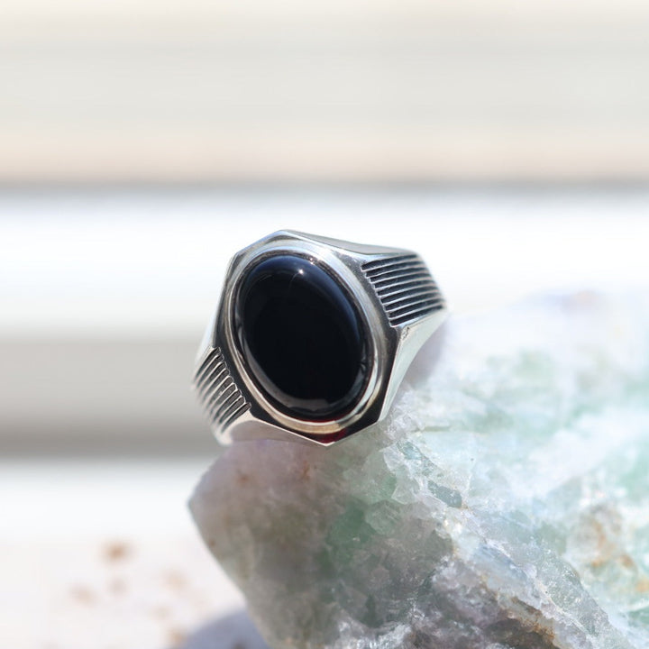 Classic Noir Antique Yemeni Aqeeq Sterling Silver Ring
