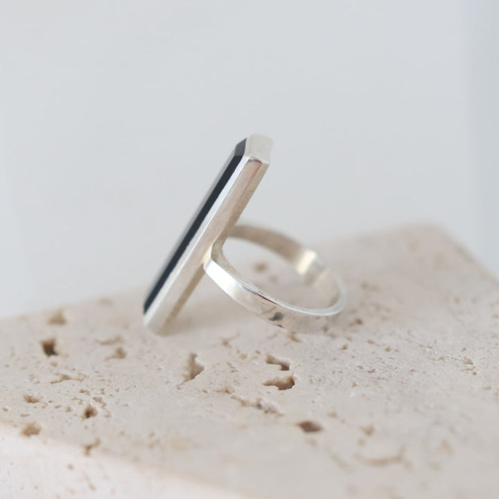 Chic Modern Rectangle Black Yemeni Aqeeq Sterling Silver Ring