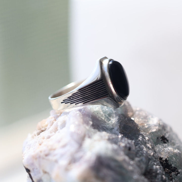 Classic Noir Antique Yemeni Aqeeq Sterling Silver Ring | US Size 11.25