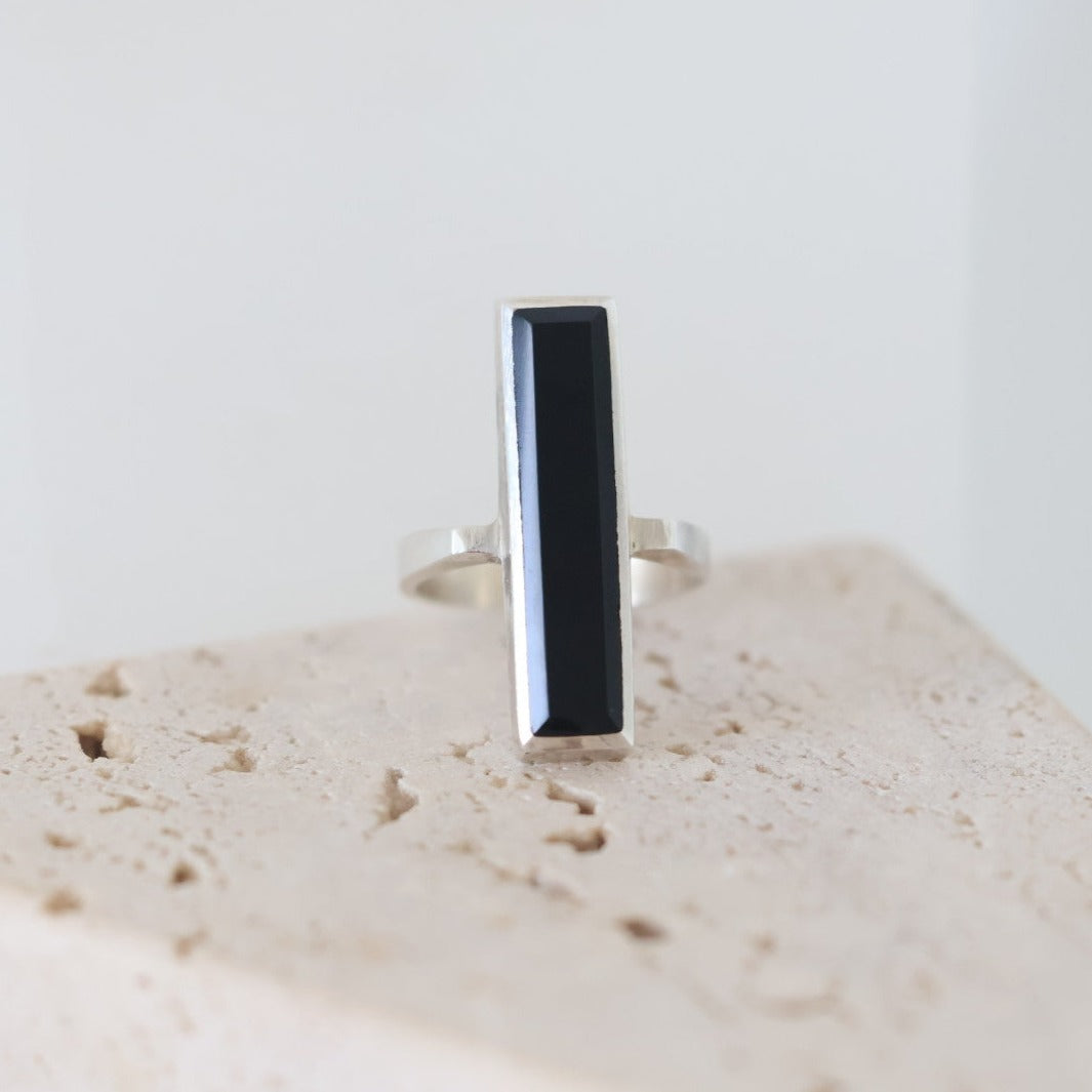 Chic Modern Rectangle Black Yemeni Aqeeq Sterling Silver Ring | US Size 8.75