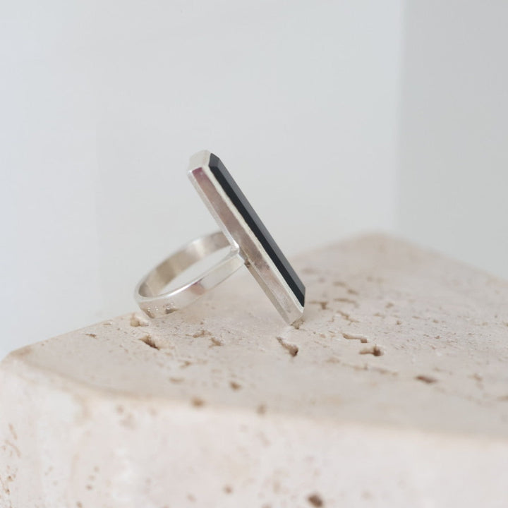 Chic Modern Rectangle Black Yemeni Aqeeq Sterling Silver Ring | US Size 8.75