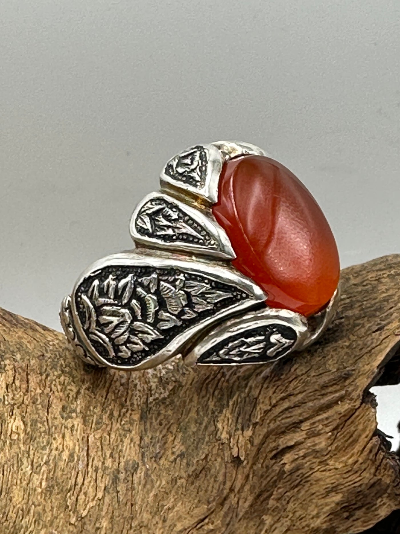 Enchanting Red Yemeni Agate (عقيق) (Aqeeq) Ring: Timeless Elegance and Spiritual Energy | Size 11