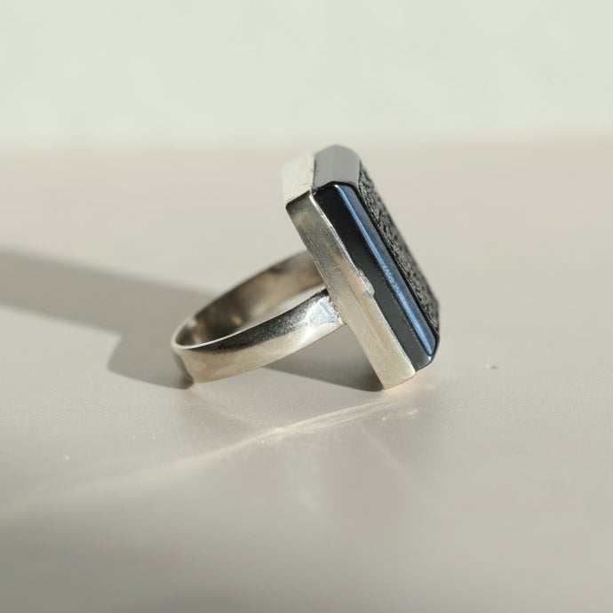 Samt Al Thabat Hadeed Cheeni (Hematite) Sterling Silver Ring