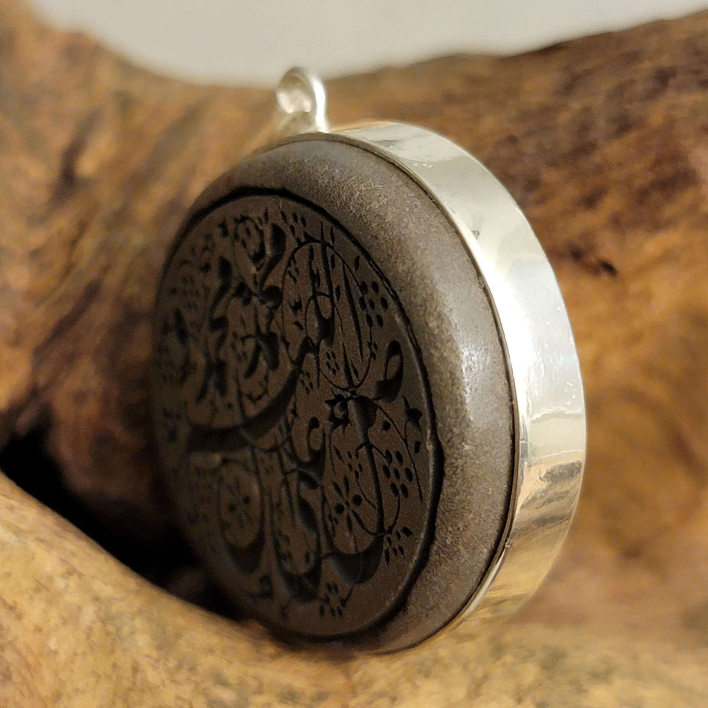 HADEED CHEENI/HEMATITE PENDANT - Al Ali Gems