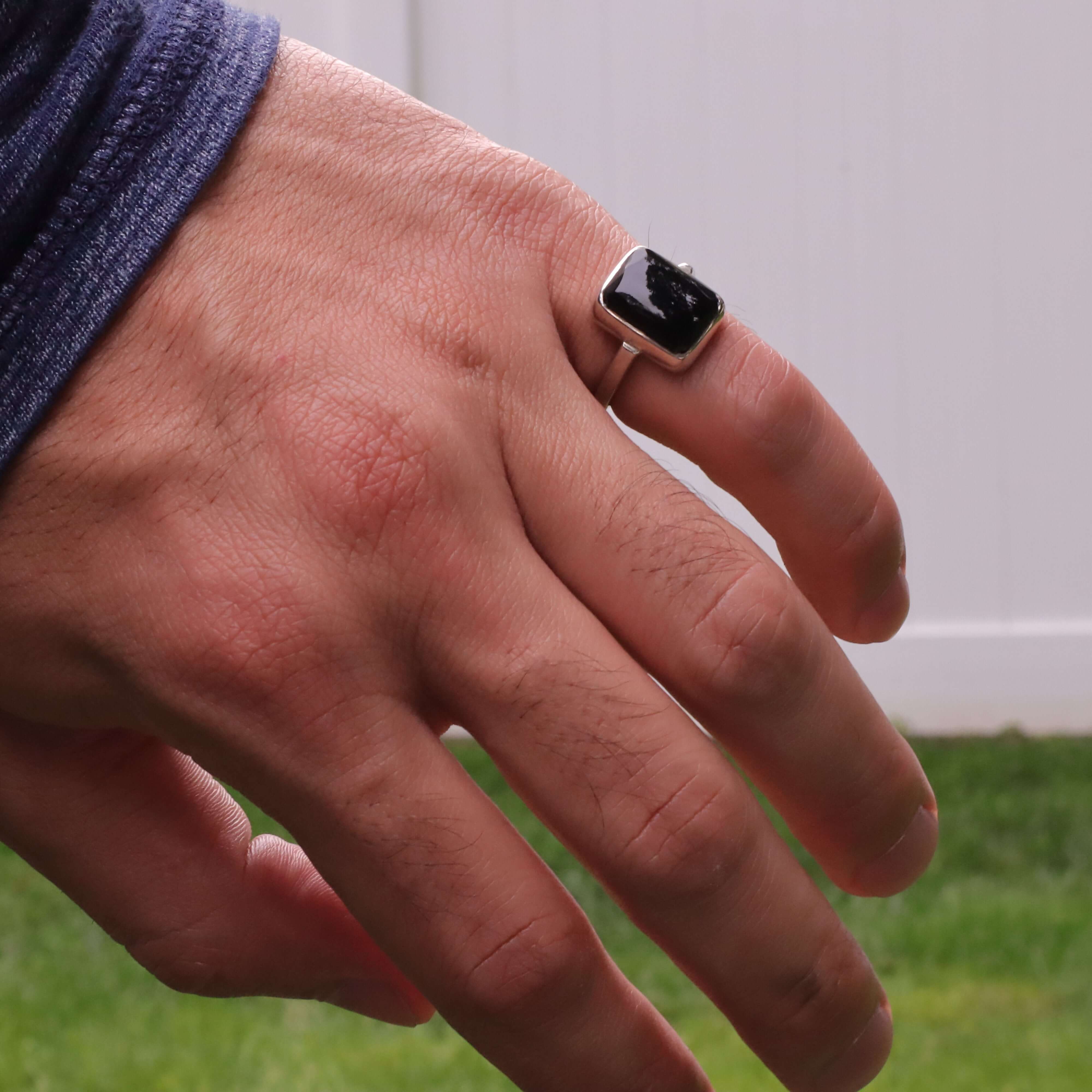 Black aqeeq rings top