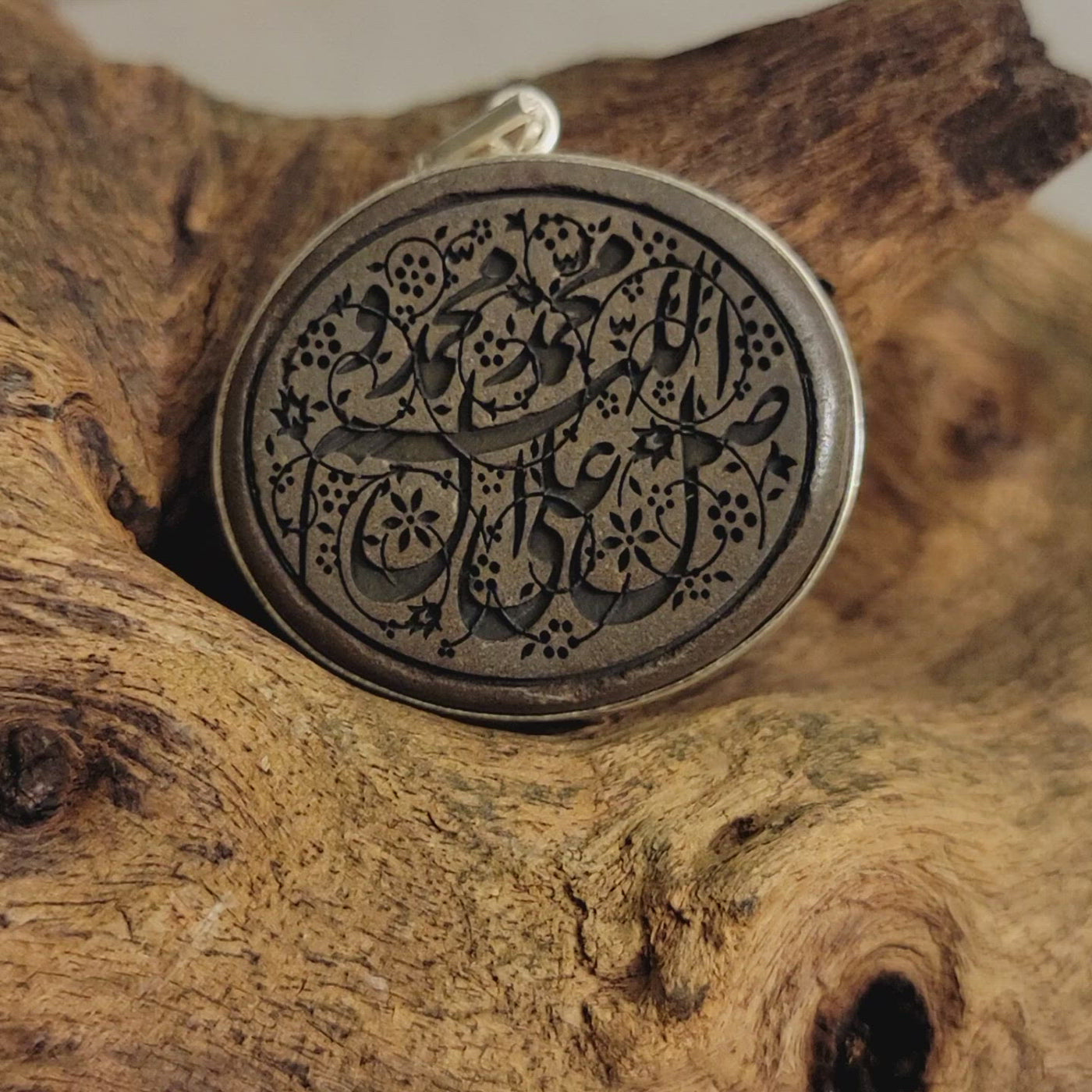 HADEED CHEENI/HEMATITE PENDANT