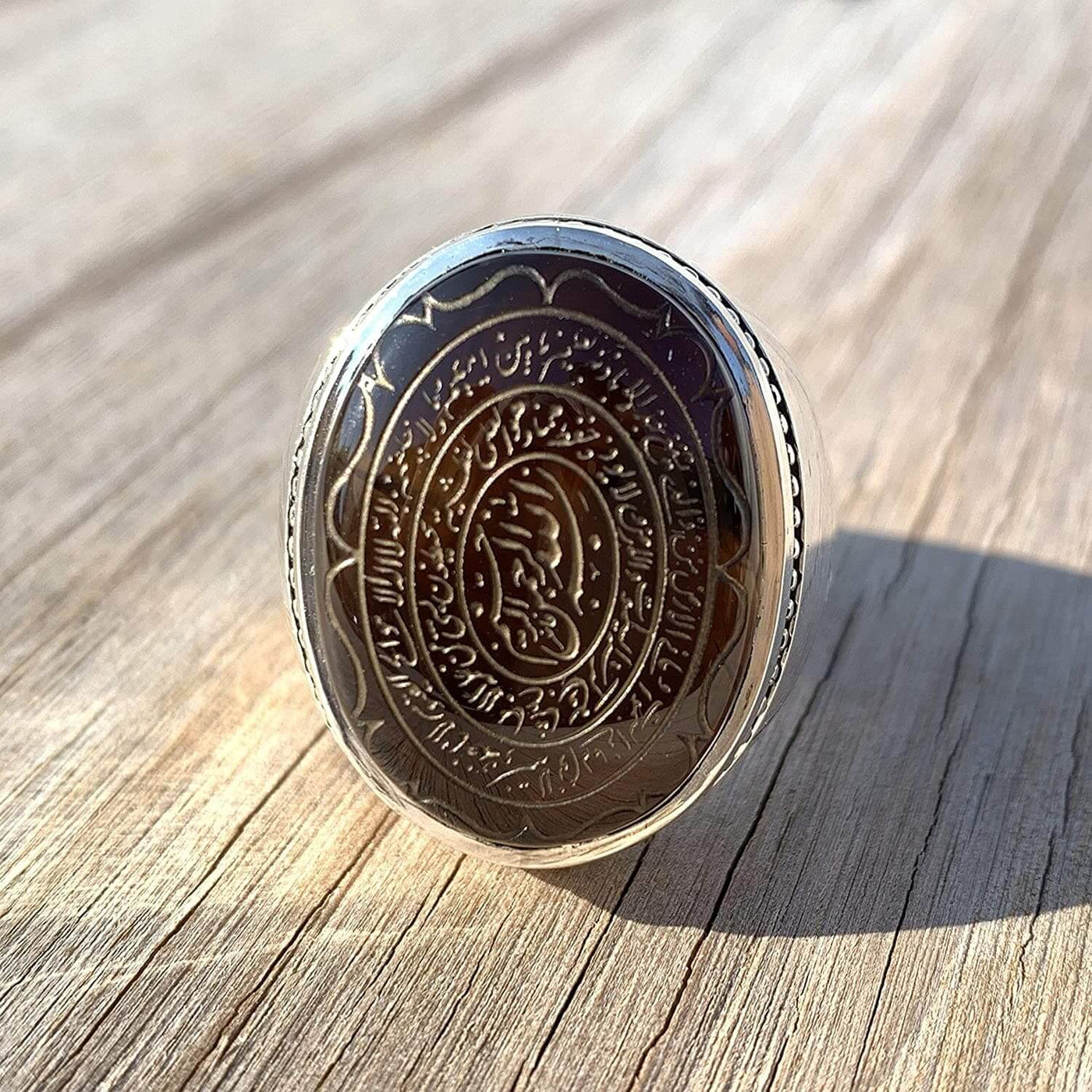 Engraved dark brown jazaa aqeeq stone ring for men | Engraved AYATUL KURSI | AlAliGems | Yemeni Aqeeq Ring - Al Ali Gems
