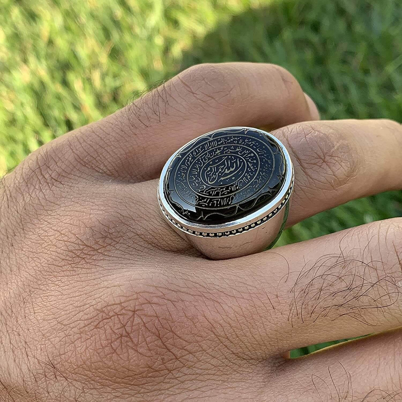 Engraved dark brown jazaa aqeeq stone ring for men | Engraved AYATUL KURSI | AlAliGems | Yemeni Aqeeq Ring - Al Ali Gems