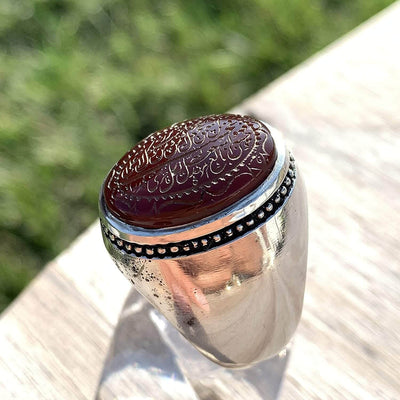 Engraved Red jazaa aqeeq stone ring for men | Engraved Wa man yataki allah | AlAliGems | Yemeni Aqeeq Ring - Al Ali Gems