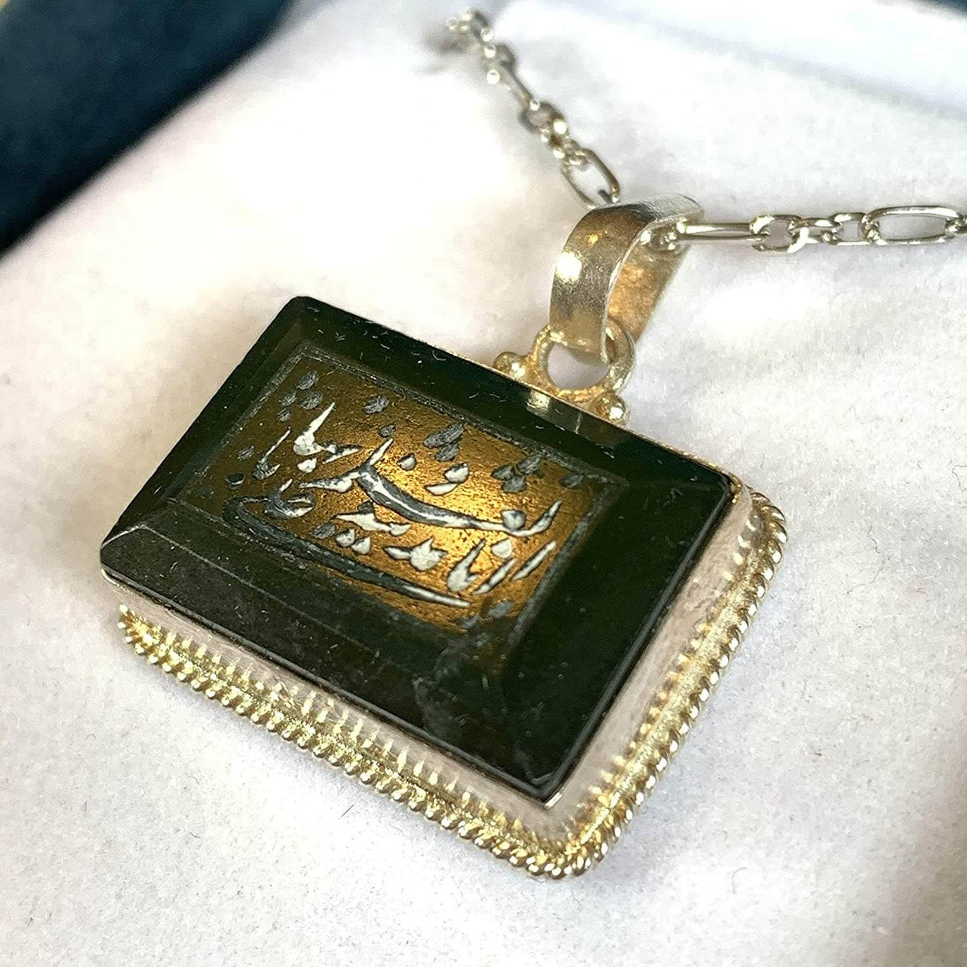 Green Yasham Stone | Green yeshem stone Pendant | AlAliGems | Green Yemeni Yesham Stone | Yemeni Aqeeq Yasham - Al Ali Gems