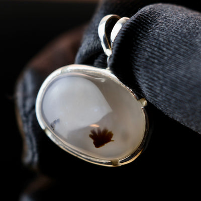 Oval Yemeni Mosawar Aqeeq Stone Pendant | Handmade Sterling Silver | قلادة عقيق يماني مصور طبيعي⁩⁩⁩⁩⁩⁩ - AlAliGems
