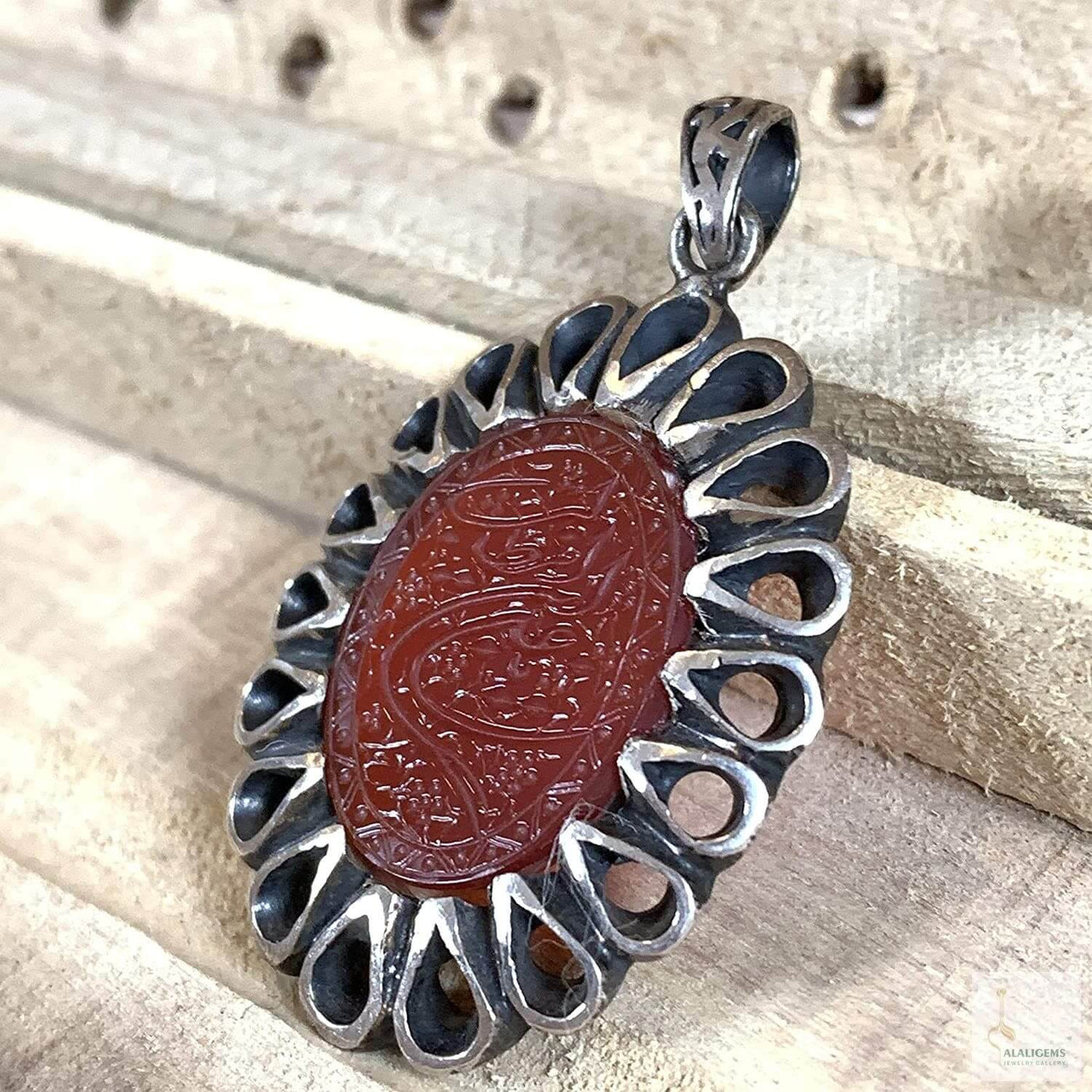 Red Akik Pendant for men and women | Islam | Red Yemeni Aqeeq Stone Pendant | Engraved Agate For Women | AlAliGems - Al Ali Gems