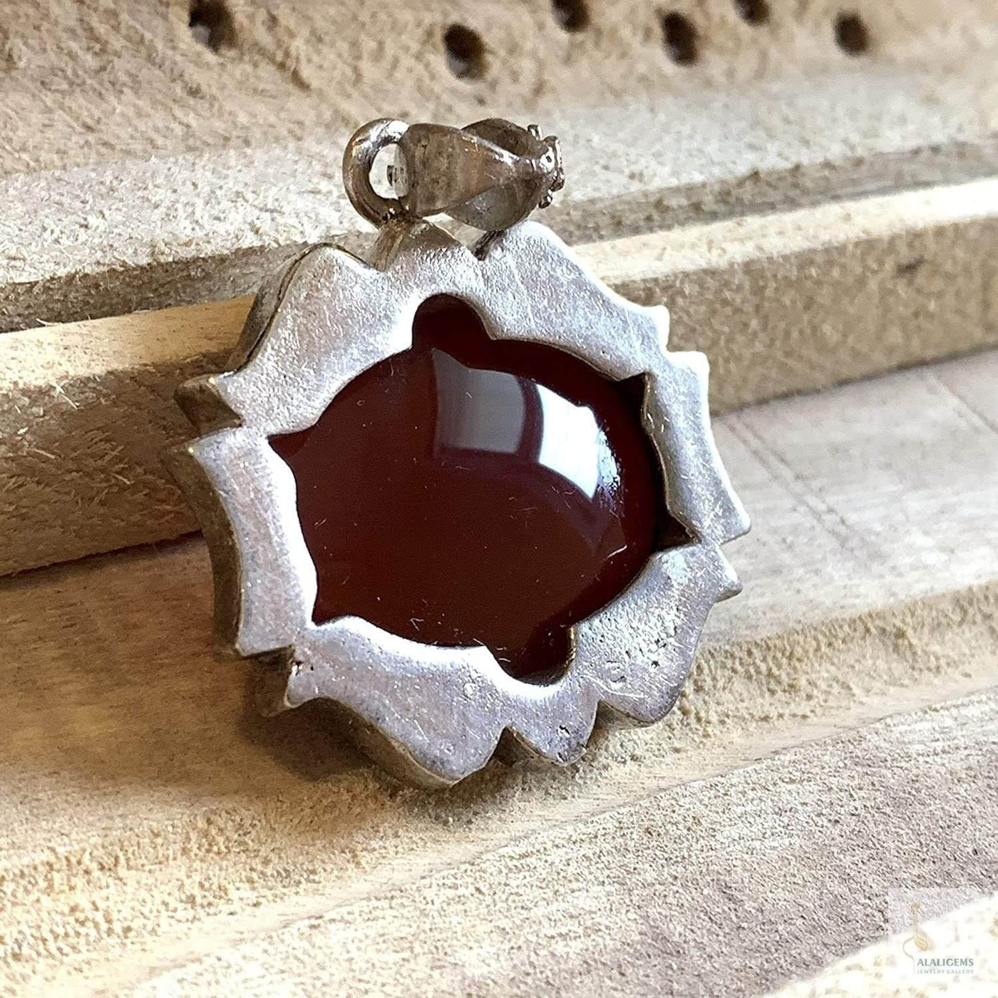 Red Akik Pendant for men and women | Islam | Red Yemeni Aqeeq Stone Pendant | Engraved Agate For Women | AlAliGems - Al Ali Gems