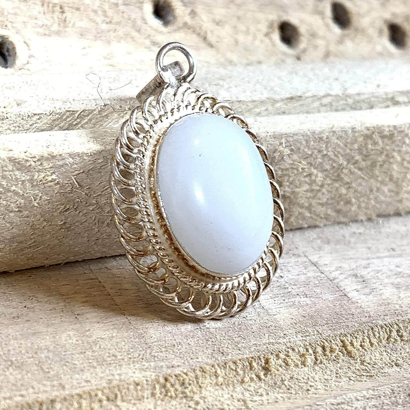 White Yemeni Aqeeq for women | White akik yemeni for ladies | Yemeni aqeeq stone Pendant | AlAliGems S925 - Al Ali Gems