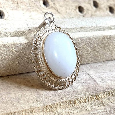 White Yemeni Aqeeq for women | White akik yemeni for ladies | Yemeni aqeeq stone Pendant | AlAliGems S925 - Al Ali Gems
