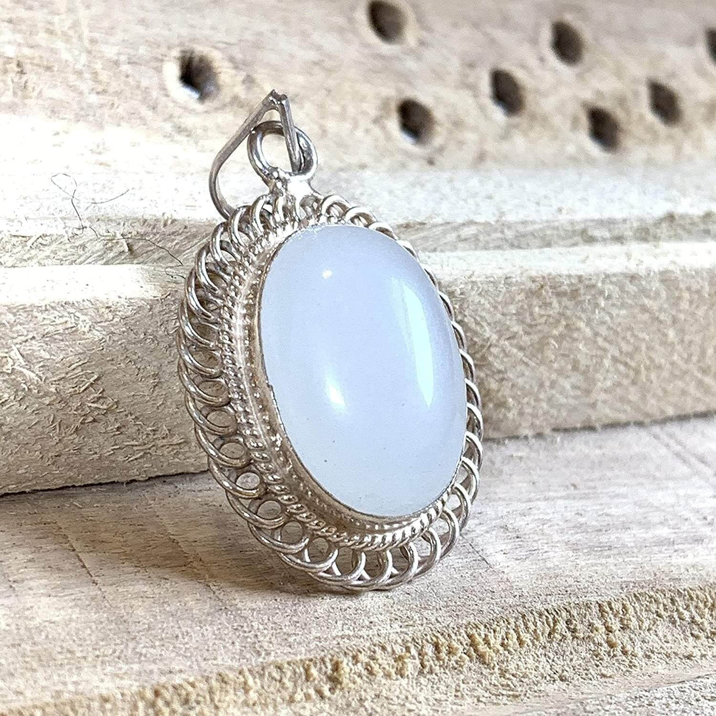 White Yemeni Aqeeq for women | White akik yemeni for ladies | Yemeni aqeeq stone Pendant | AlAliGems S925 - Al Ali Gems