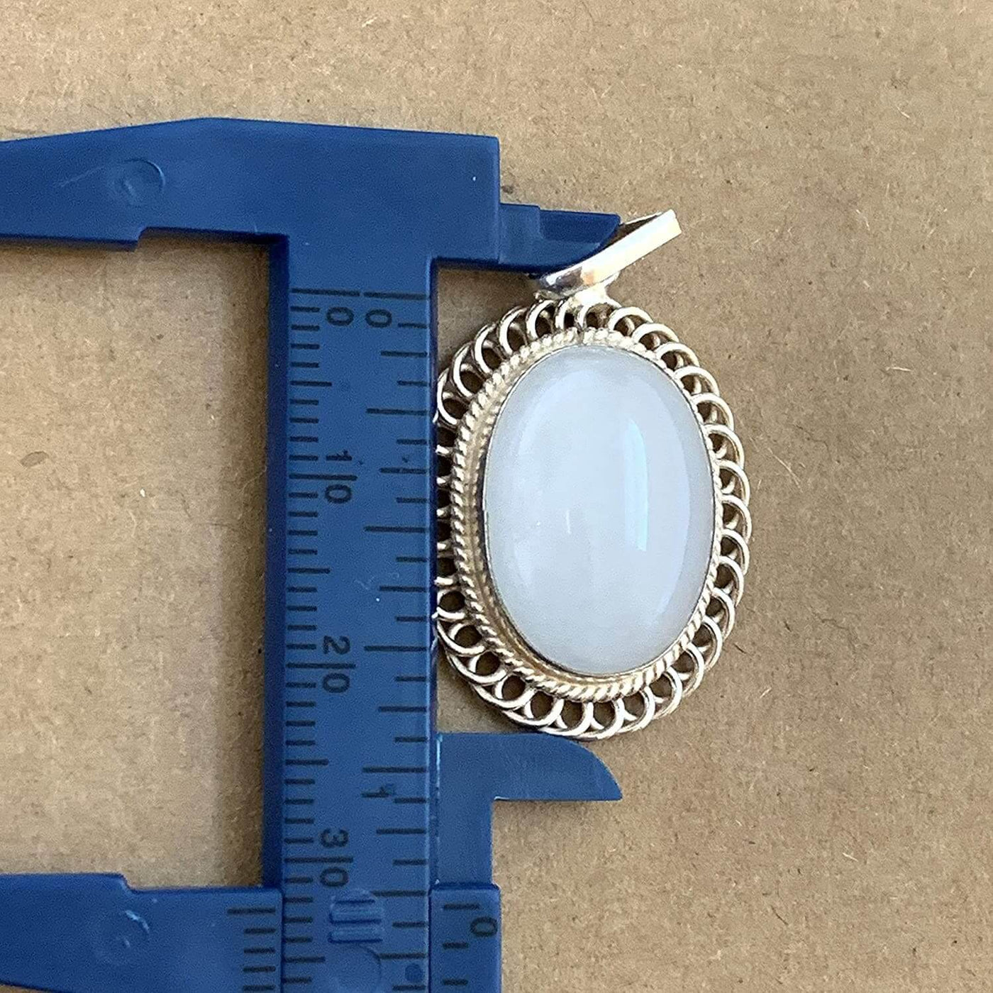 White Yemeni Aqeeq for women | White akik yemeni for ladies | Yemeni aqeeq stone Pendant | AlAliGems S925 - Al Ali Gems