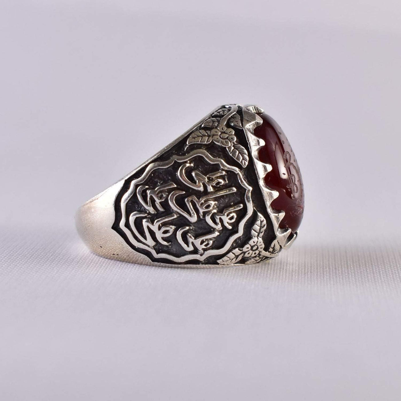 Yemeni Aqeeq Ring for Men | AlAliGems | Red Aqeeq Stone Engaved | US Size 10 - Al Ali Gems